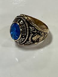 Lot - 1976 10K YELLOW GOLD CLASS RING