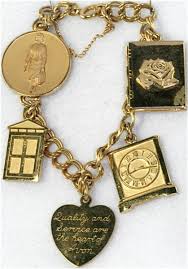 VINTAGE AVON PRESIDENT'S AWARD 1965 CHARM BRACELET | eBay