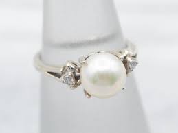 Simple and Classic White Gold Diamond and Pearl Ring