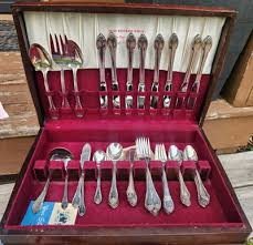 1847 Rogers Bros IS Silverplate REMEMBRANCE Flatware Set 64 ...