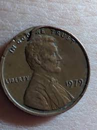 1979 Lincoln Penny, No mint mark. Has a rim error on the top. Of the penny that comes down between the words In God We trust. : r/coincollecting