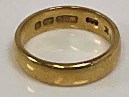 Lot 557 - A 22ct yellow gold wedding band, size J 1/2,
