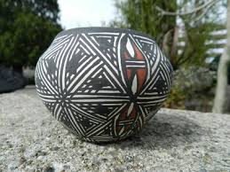 ACOMA PUEBLO,SMALL BOWL,POTTERY, VERY INTRICATE DESIGN,4X ARROWS EA.SIDE. | eBay Australia
