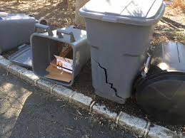 Rubbermaid 50 Gallon Wheeled Trash Can - FG285100BLA ...