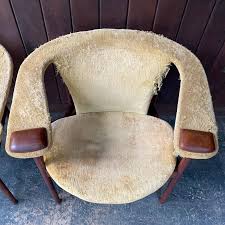 Adrian Pearsall Seltenes Sesselpaar aus Nussbaumholz, unrestauriertes Paar im Angebot bei 1stDibs Deutschland