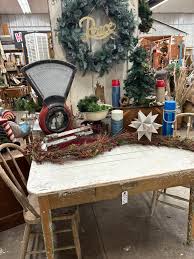 Two sisters with Junk... - Two sisters with Junk in the Trunk