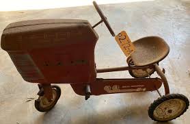 ANTIQUE GARTON CHAIN DRIVE PEDAL TRACTOR - DeLozier Realty ...