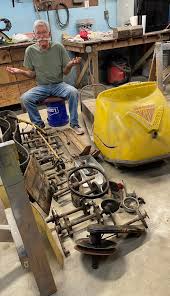 Truck tailgate parts fell out