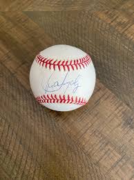 Does anybody know who this autograph is? I believe it's Juan ...