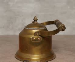 Old Dutch copper-plated kettle with wooden handle - Shop L&R Antiques and Curiosa Items for Display - Pinkoi