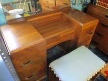 Sold at Auction: KROEHLER VINTAGE WOOD VANITY W ...