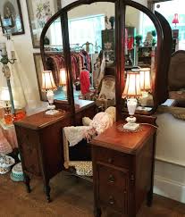 Stunning 1930s vanity with a triple mirror! I haven't had ...