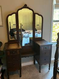 How to restore a 1920s American vanity set?