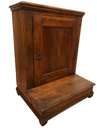 Piedmontese walnut kneeler, late 18th century | intOndo