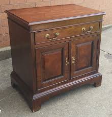 Pair of Century Furniture of Distinction Cross-Banded Mahogany Bedside Cabinets For Sale at 1stDibs