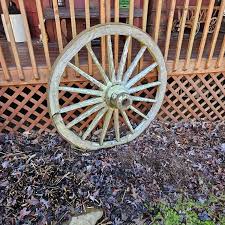 Old rustic wagon wheel for Sale in Blairsville, GA - OfferUp