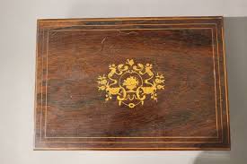 COFFRET A BIJOUX rectangulaire en placage de palissandre