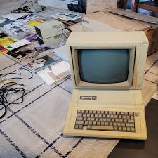 Apple II E computer *WORKING* with BOX 2 Drives Manuals ...