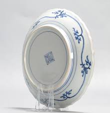 A very rare 17C Edo period Kakiemon Dish Porcelain Fuku Mark Dish Blue and White For Sale at 1stDibs