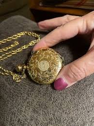 Estee Lauder Pressed Powder Compact Gold Tone w/ chain | eBay