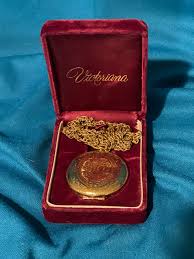 Merle Norman Compact Necklace, 60's Era, Very Nice Medallion ...