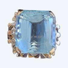 Yellow gold cocktail ring set with a large aqua... | Antikeo