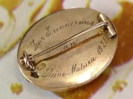 Antique Essex Crystal and 14k Yellow Gold Brooch Circa 1915 For Sale at 1stDibs