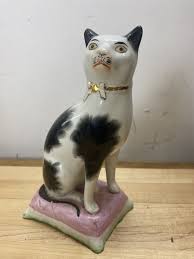 ANTIQUE STAFFORDSHIRE POTTERY SEATED CAT ON PILLOW BLACK ...