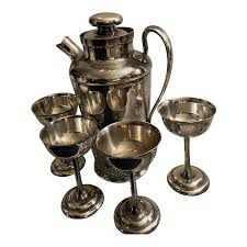 1930's Black Star Cocktail Shaker & 4 Bailey Banks & Biddles Cocktail Glasses | Chairish