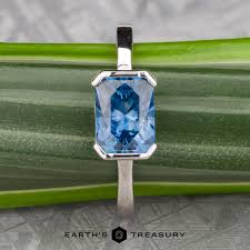 The "Lina” Solitaire - Earth's Treasury