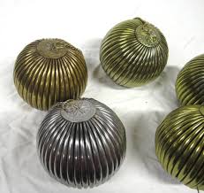 Ribbed Silver & Gold Tone Metal Balls Christmas Tree ...