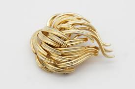 Christian Dior GROSSE 1960 Vintage Wave Cluster Flower Leaf Bouquet Gold Brooch at 1stDibs | pin knot clusters, pin knot cluster