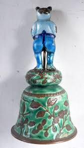 Sold at Auction: A Chinese Qing Dynasty Enamel Cat Bell. 11.7cm x 6.3 cm, weight 89g