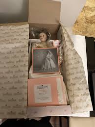 The Ashton Drake Gallerie Elizabeth's 1990 Wedding Dress ...