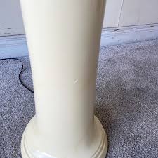 Postmodern Cream Lacquer Ceramic Floor Lamp For Sale at 1stDibs