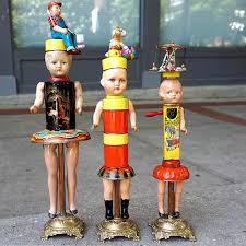 Finks Primitive Twig Medium Totem w/Dog RD2067 - Christopher Park Gallery