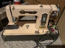 Atlas Deluxe Precision Sewing Machine VINTAGE pink w Case ...