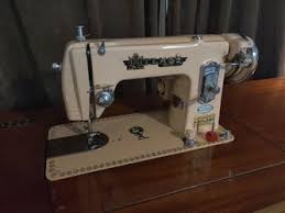 Vintage Sewing Machine for Sale in Fresno, CA - OfferUp