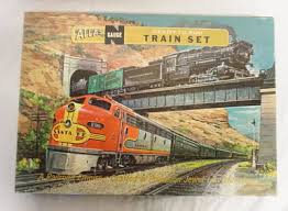 Atlas N Gauge Ready To Run Santa Fe Train Set