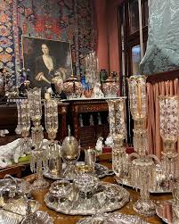 Pair of glass baccarat with pure gold floral motifs, 19th century | intOndo