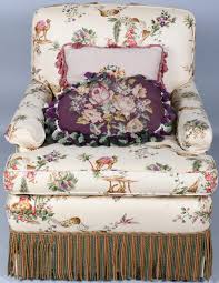 Lot - CONTEMPORARY UPHOLSTERED CLUB CHAIR 33 x 29 x 34 in. (83.8 x 73.7 x 86.4 cm.)