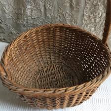 Vintage Wicker Basket With Top Handle and Flat Bottom. Oval ...