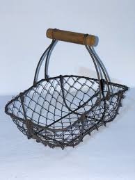 Rectangle Metal Wire Egg Basket w Wood Handle 9" Wide ...