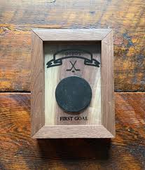 Personalized Hockey Puck Display Case, One Puck 5"x 7 ...