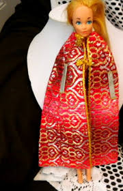 9835 1977 BARBIE BROCADE SHINE FOR TV TIME CHOICE GOLD RED BROCADE DRESS, OR FLOOR CAPE - BARBIE, KEN & CLONE. DOLL CLOTHES 1975+: