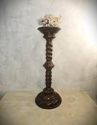 Pedestal alto vintage de madera de roble retorcido con ...