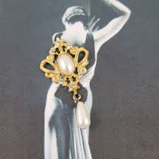 Antique, vintage, designer costume jewelry, fine precious Jewellery.