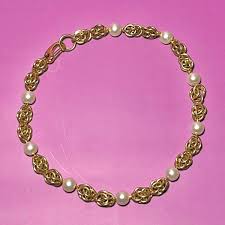 Oolacile Necklace – BabeCorps