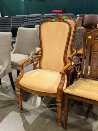 Happy Friday 😍🔥 Got weekend plans? If not, our ReStore's got you covered! Come thru and claim your finds and some great deals 👇 60% off all white tags. 30% off Doors