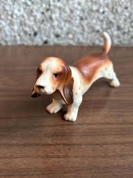 Vintage Basset Hound Figurine - Etsy